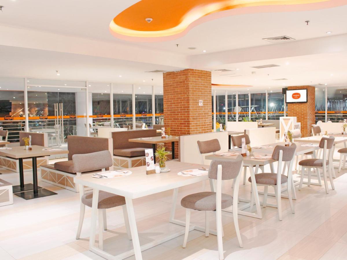 Harris Hotel Samarinda Eksteriør billede